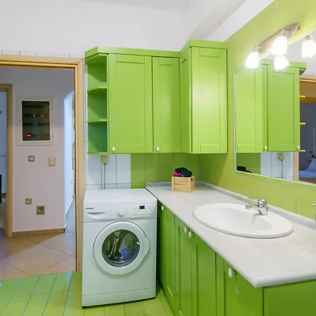 Anemoessa سكيروس