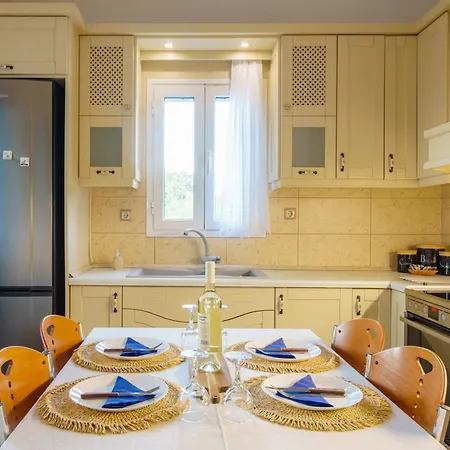 Anemoessa شقة سكيروس